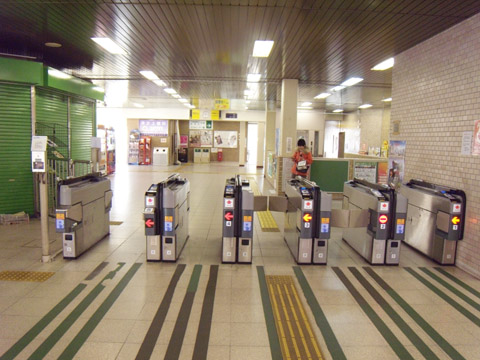 日生中央駅構内